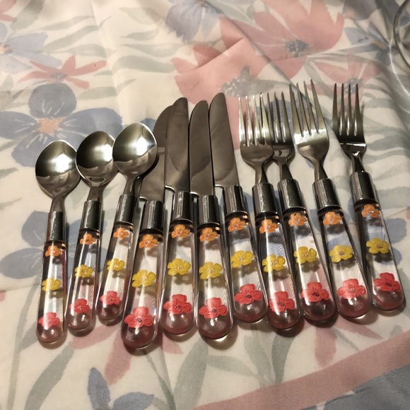 Acrylic Lidded Bowl & 11 pieces of Stainless Silverware (set is missing a spoon) - Picture 13 of 13